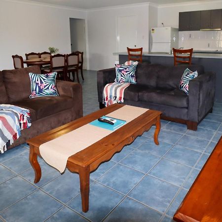 Blk Stays Guest House Deluxe Units Morayfield Quarto foto